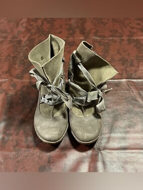 El Naturalista Ankle Tie Suede Boots Women's EU 39 New Without Box
